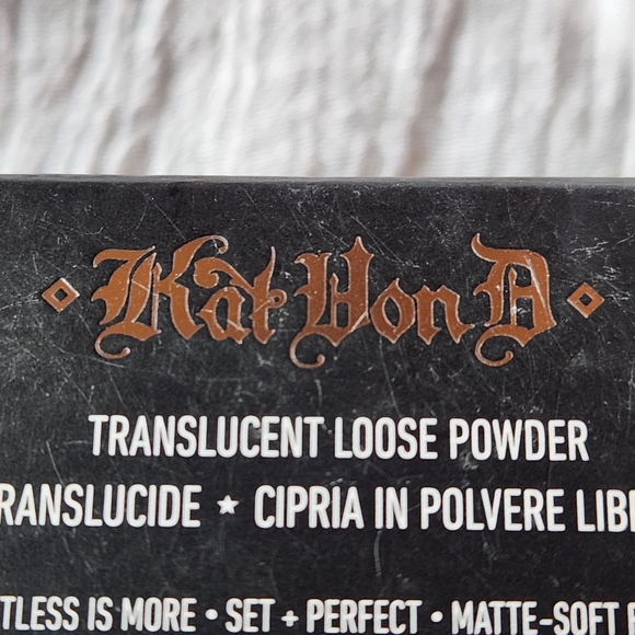 KVD Lock It Setting Powder - Picture 4 of 4